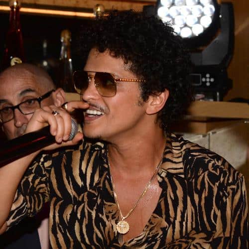 Bruno Mars démarre sa tournée et reçoit la clé du Vegas Strip
            

