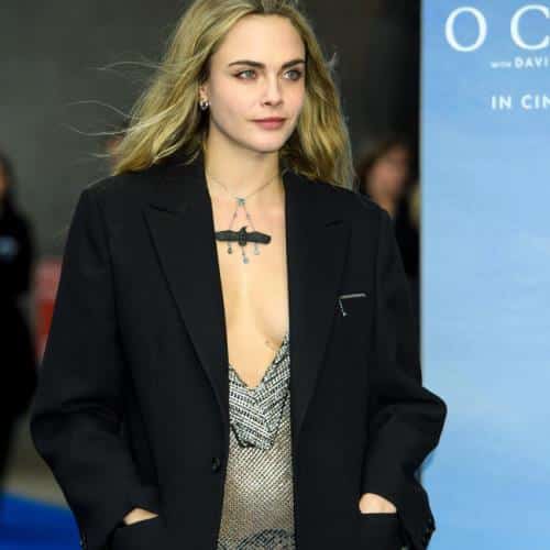 Cara Delevingne signe un accord avec Warner Music
            

