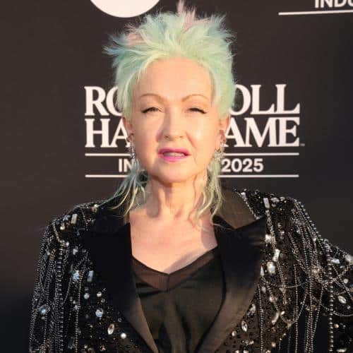 Cyndi Lauper critique le chahuteur lors de l'ouverture de la résidence à Las Vegas
            

