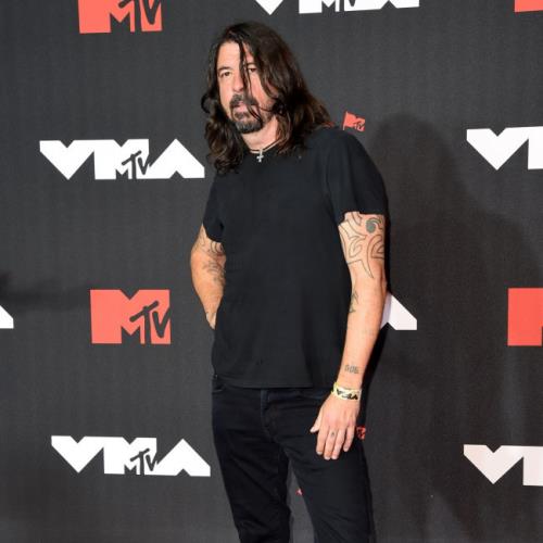 Dave Grohl se souvient d'une rencontre délicate avec son idole David Bowie en studio
            

