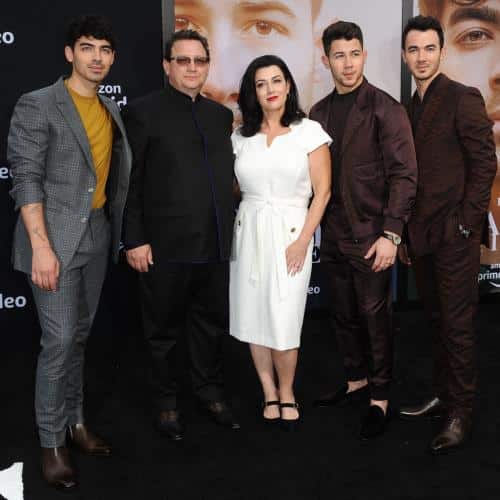 Denise, la mère des Jonas Brothers, révèle qu'elle a eu un accident vasculaire cérébral
            

