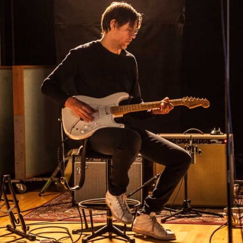 Ed O'Brien de Radiohead dévoilera un nouveau projet solo hypnotique au Barbican
            

