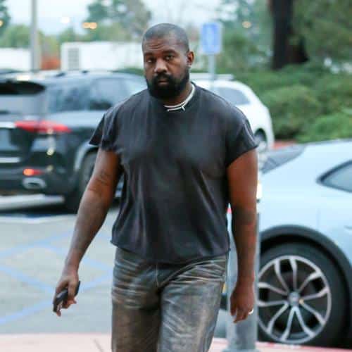 Kanye West poursuivi en justice pour avoir assommé un homme d'un seul coup de poing dans un hôtel de Los Angeles
            


