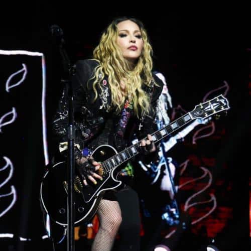 La performance surprise de Madonna à Coachella
            

