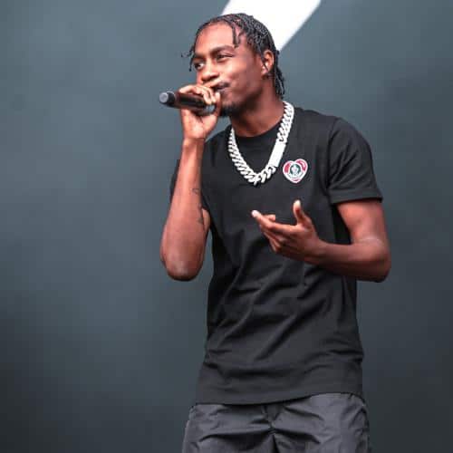 Le rappeur Lil Tjay arrêté puis libéré sous caution au milieu de la fusillade d'Offset
            

