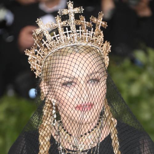 Madonna "vole haut" après son apparition lors du set Coachella de Sabrina Carpenter
            

