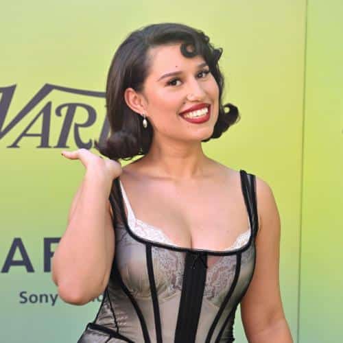 RAYE en tête du classement des albums britanniques pour la première fois avec This Music May Contain Hope
            

