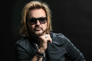 RIKKI ROCKETT de POISON : « Aujourd&rsquo;hui marque exactement 10 ans sans cancer »