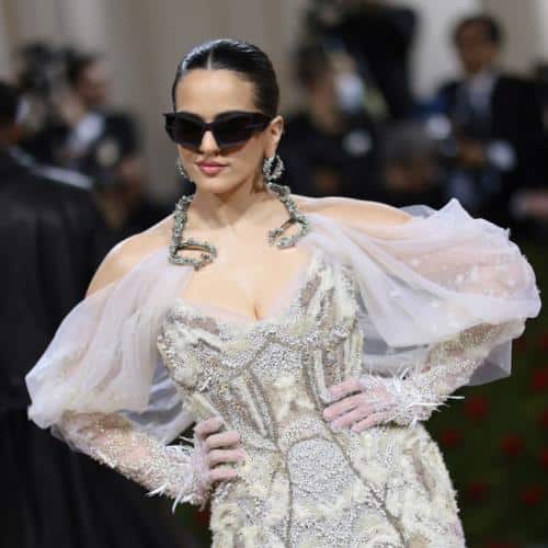 ROSALÍA a été couronnée auteur-compositeur international de l'année par The Ivors alors que LUX Mania balaye le Royaume-Uni
            

