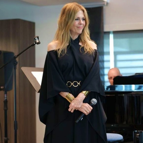 Rita Wilson célèbre le Mois de l'histoire des femmes avec une séance d'écoute « Sound of a Woman »
            

