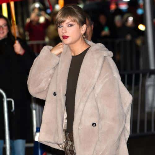 Taylor Swift fait l'éloge de son amie Dakota Johnson : "Je peux me porter garant de sa réalité"
            

