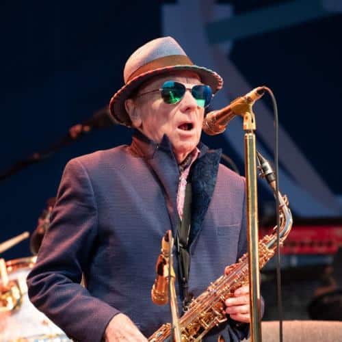 Van Morrison révèle la seule chose qui l'a poussé à performer
            

