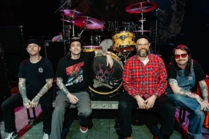 CANCER BATS partage le clip de la chanson titre « Give Me Dirt »
