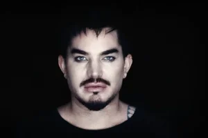 ADAM LAMBERT partage le clip du single « Eat U Alive » du sixième album studio à venir « Adam »