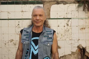 BRUCE DICKINSON sort une nouvelle vidéo primée pour sa chanson solo classique « Tears Of The Dragon »