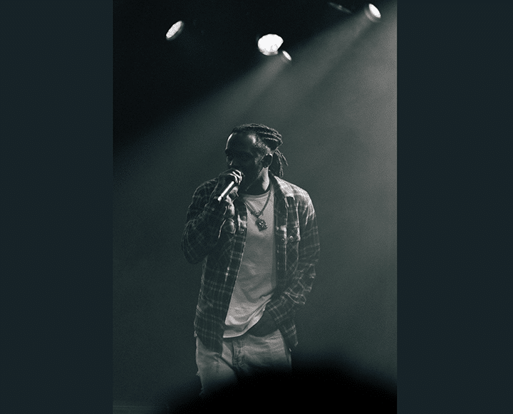 Corey St. Rose réchauffe l’été avec le nouveau single « Hips » 
