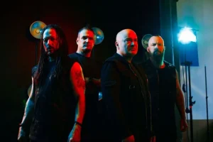 DAVID DRAIMAN dit que les fans de DISTURBED seront « agréablement surpris » par les nouvelles chansons du groupe : elles sont « diverses, fraîches et puissantes »