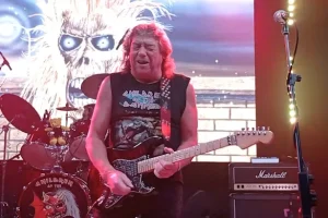 DENNIS STRATTON, ancien guitariste d&rsquo;IRON MAIDEN, « adorerait » assister à la cérémonie d&rsquo;intronisation du ROCK HALL, mais déclare que « c&rsquo;est la décision du groupe »