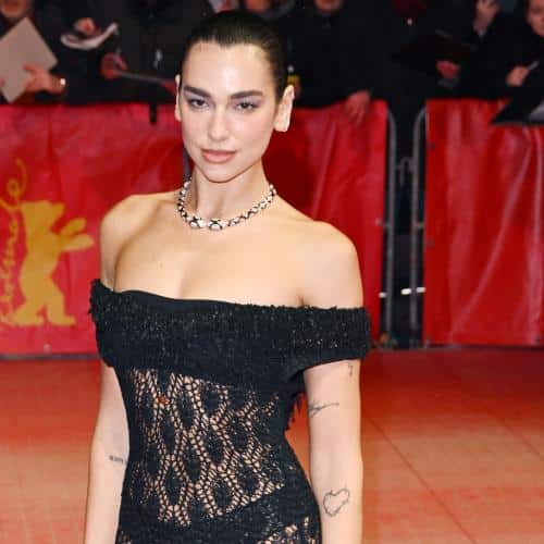 Dua Lipa poursuit Samsung pour 15 millions de dollars pour utilisation « non autorisée » de l'image
            

