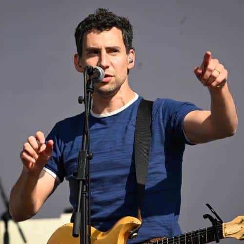 Jack Antonoff qualifie d'"embarrassants" les artistes qui utilisent l'IA
            

