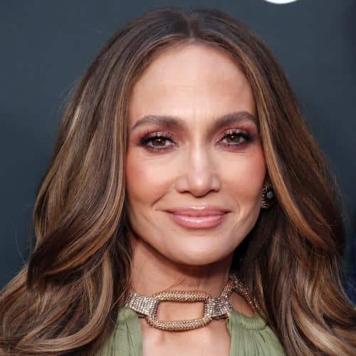 Jennifer Lopez sur le fait d'être célibataire : "J'aurais dû le faire plus tôt"
            

