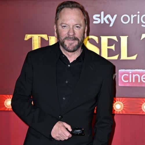 Kiefer Sutherland abandonne sa tournée aux États-Unis en raison de « ventes de billets très faibles »
            

