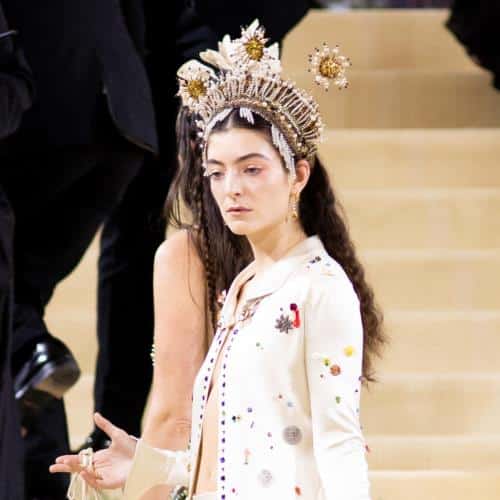 La mère de Lorde fait apparemment de l'ombre à Lena Dunham après la publication de ses mémoires
            

