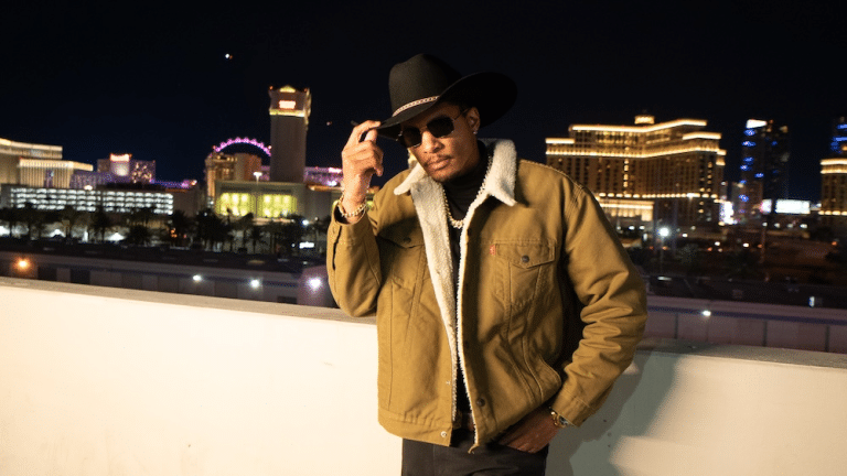 L'artiste country-rap de Las Vegas, Ryan Nico, abandonne son premier projet "Urban Cowboy"
