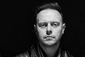 Le chanteur d&rsquo;ARCHITECTS SAM CARTER en tournée avec METALLICA : « Nous avons reçu un gâteau livré par JAMES HETFIELD »