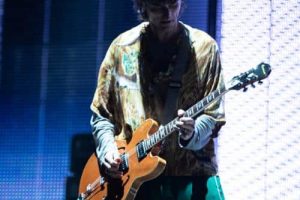 Le guitariste des Strokes, Nick Valensi, prend une « pause temporaire »
