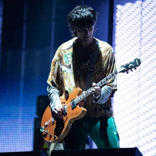 Le guitariste des Strokes, Nick Valensi, prend une « pause temporaire »
            

