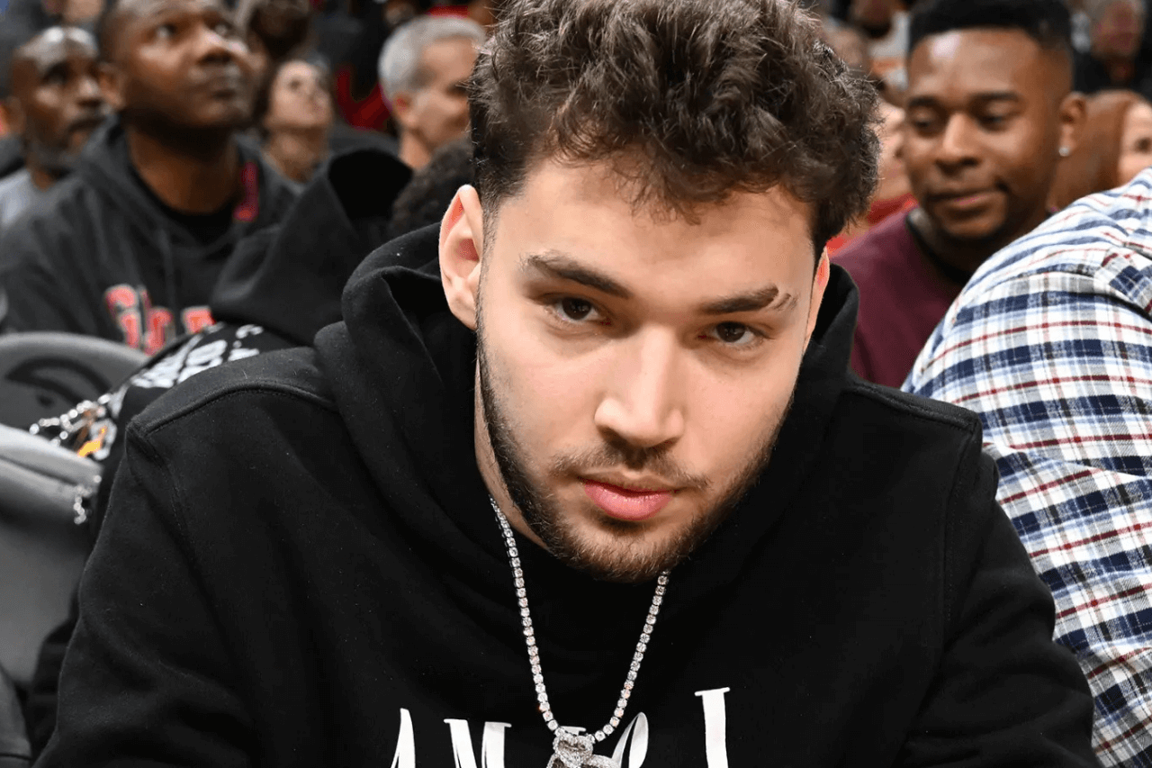 Le manager d'Adin Ross accusé d'insultes raciales dans un différend avec Kai Cenat à propos de la campagne Chicken Big Mac