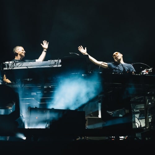 Les Chemical Brothers visent leur premier Top 10 avec Go
            

