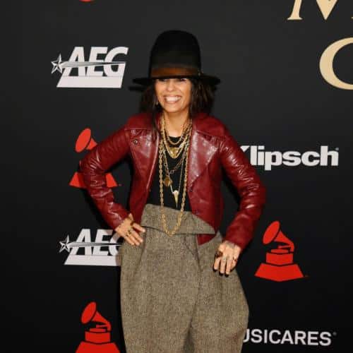 Linda Perry qualifie Billie Joe Armstrong de « chatte » après avoir affirmé qu'elle avait été exclue de la production de la suite d'American Idiot
            

