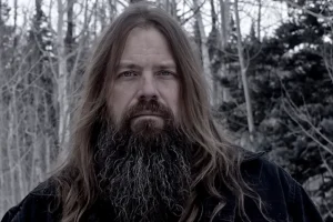 MARK MORTON clarifie son commentaire selon lequel il est « bizarre » qu&rsquo;aucun groupe plus récent n&rsquo;ait « complètement arraché » LAMB OF GOD : « Je trouve ça curieux »