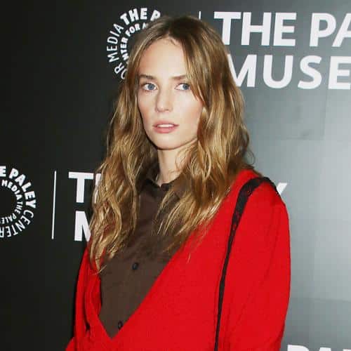 Maya Hawke qualifie Taylor Swift d'« influence indéniable » sur sa musique
            

