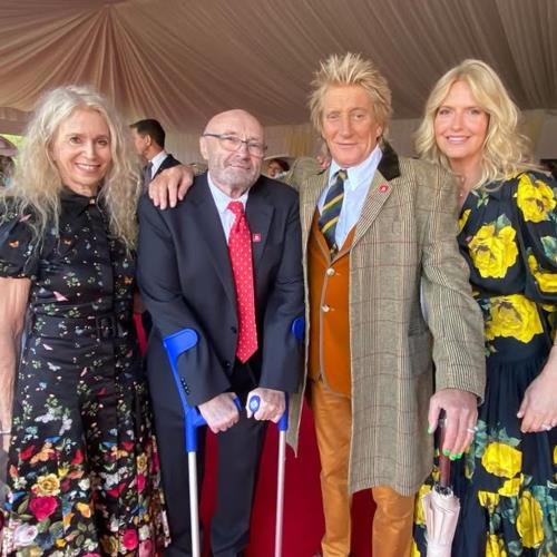 Phil Collins et Rod Stewart font la fête au palais de Buckingham
            

