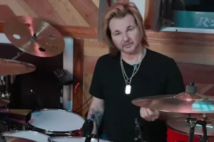 RIKKI ROCKETT « soutient » la décision de BRET MICHAELS d&rsquo;abandonner le concert soutenu par TRUMP pour le 250e anniversaire de l&rsquo;Amérique