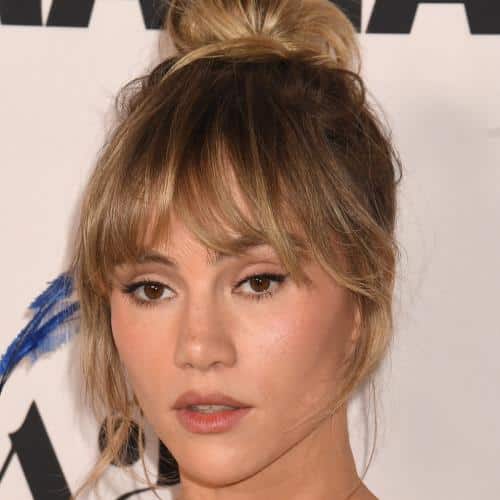 Suki Waterhouse taquine les détails du mariage de Taylor Swift
            

