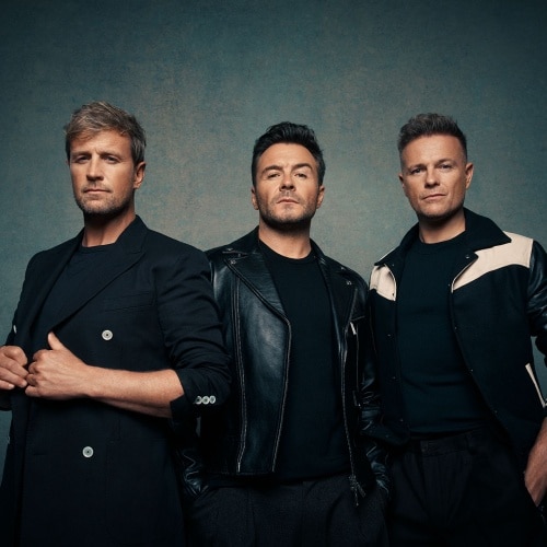 Westlife vise une étape importante dans le classement avec une carrière couvrant Ultimate Collection
            

