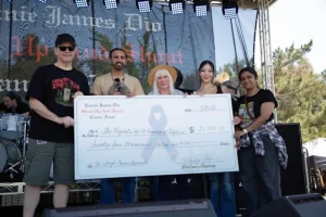 Le concert « Rock For Ronnie » dans le parc rapporte plus de 125 000 $ pour RONNIE JAMES DIO « Stand Up And Shout Cancer Fund »
