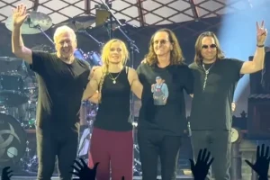 Regardez RUSH jouer son premier concert à Mexico lors de la tournée « Fifty Something »