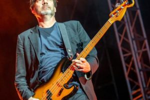 Alex James révèle que l&rsquo;hymne de football Vindaloo a surpassé tout le catalogue Blur lors de l&rsquo;Euro en Angleterre