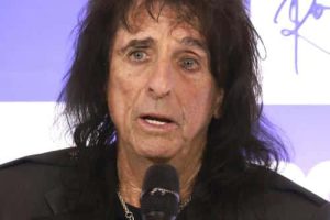 Alice Cooper lance un avertissement concernant la « rock star » de l&rsquo;IA