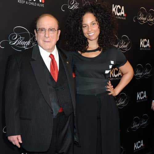 Alicia Keys et Mariah Carey rendent hommage au producteur de musique « visionnaire » Clive Davis