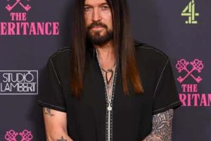 Billy Ray Cyrus admet qu&rsquo;il fait parfois des « mauvaises choses » car il a peur du changement