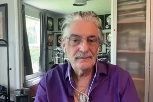CARMINE APPICE double son affirmation selon laquelle METALLICA était le premier véritable groupe de heavy metal : « Avant tout ça, c&rsquo;était du hard rock »