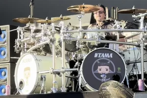 CHARLIE BENANTE va s&rsquo;absenter de près d&rsquo;une douzaine de spectacles d&rsquo;ANTHRAX en Europe après s&rsquo;être blessé à la main droite ; Remplacement temporaire annoncé