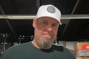CHRIS FEHN, ancien percussionniste de SLIPKNOT, à propos du regretté batteur JOEY JORDISON : « Ce mec me manque énormément »