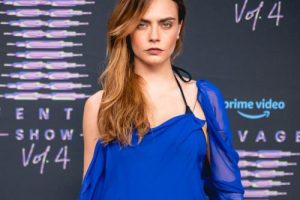Cara Delevingne a failli annuler sa première soirée de tournée en raison d&rsquo;un drame dentaire « grossier »